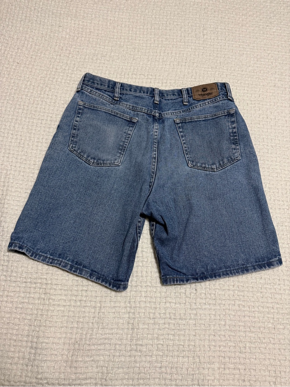 Wrangler blue denim jorts Size 36" #denim #jorts
